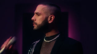 ZAUR_TE ELEGIRE_ONLINE_422HQ_090622.00_01_31_19.Still005.jpg