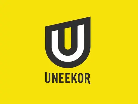 Uneekor XR logo, showcasing advanced ball tracking and realistic gameplay with dual photometric technology, 3000fps cameras, and infrared sensors for precise shot data.