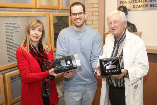 Eskair, soins du sommeil remet 2 CPAP à la Fondation Hospitalière d'Amos
