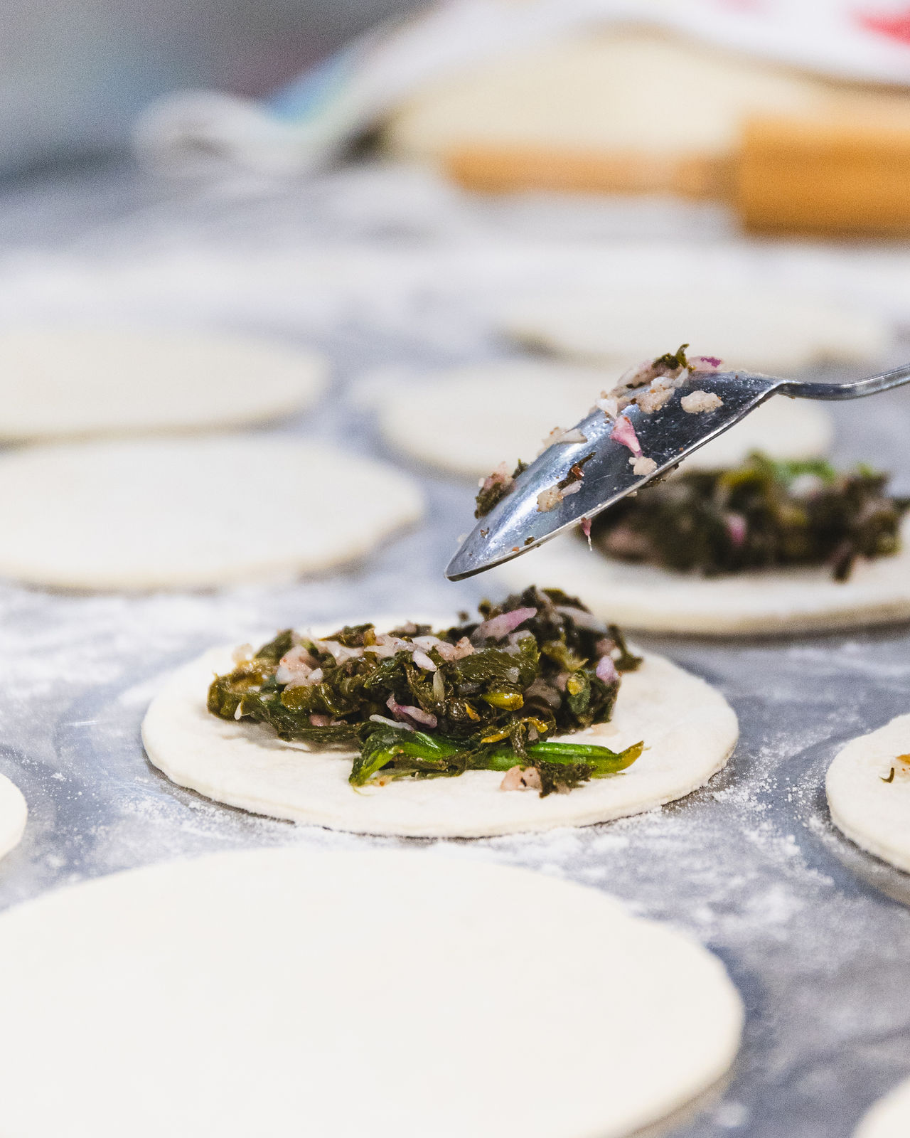 Adding stuffing to fatayer