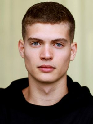 Josha Stradowski
