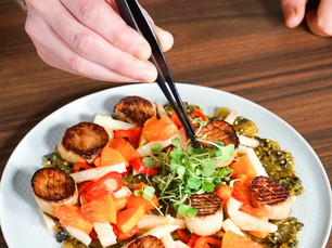 Mushroom “Scallops” with Charred Salsa Verde and Papaya Salad