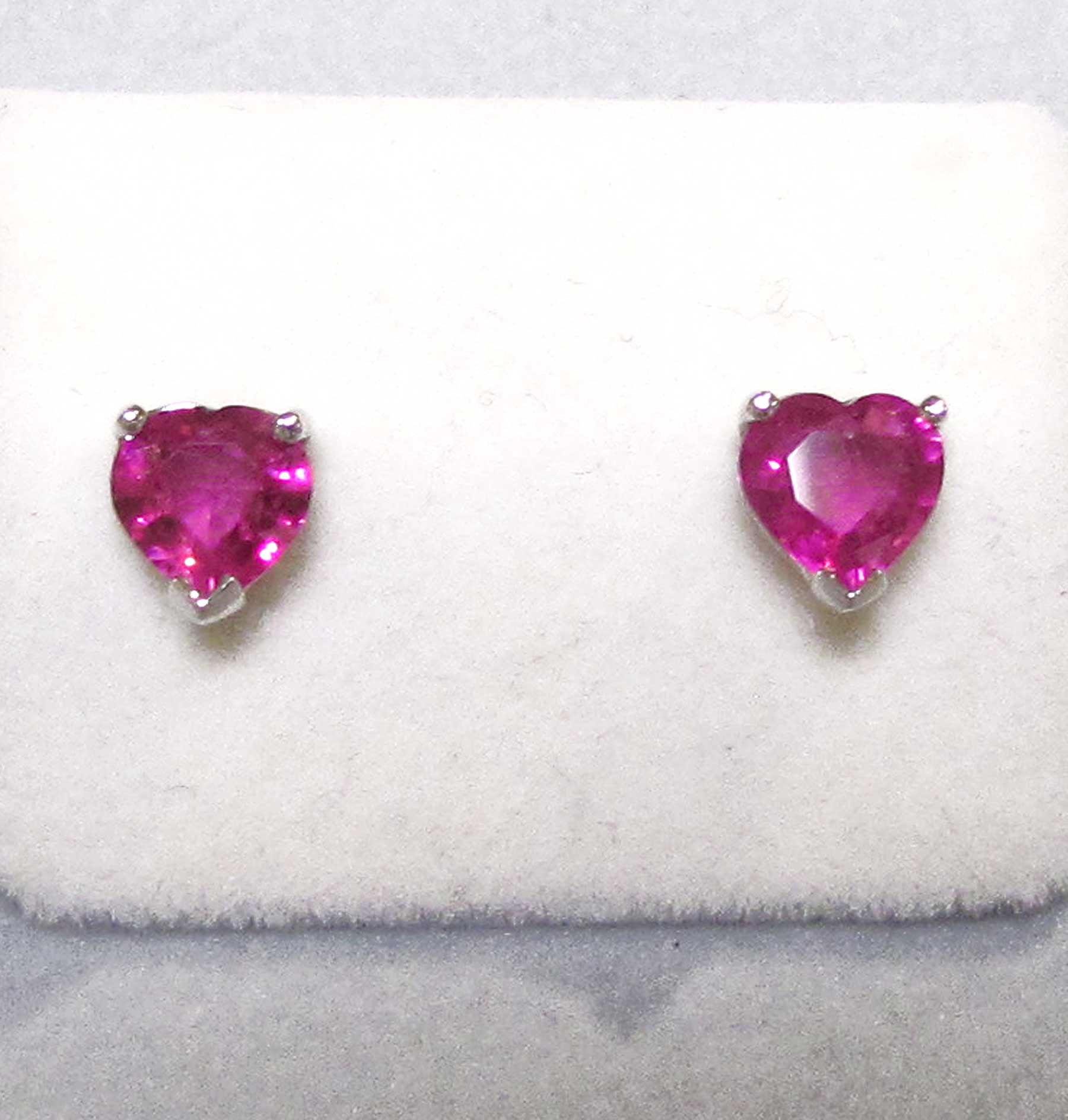 18K White Gold Heart Shape Bright Pink Sapphire Stud Earrings