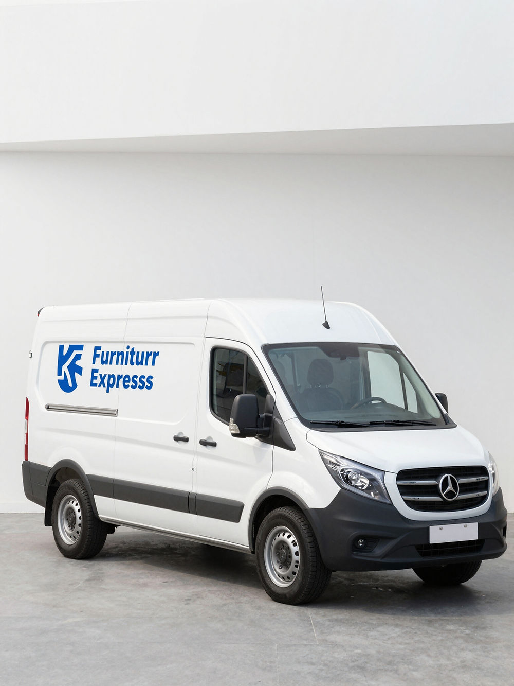 白色送貨車，車身印有「Furniture Express」字樣