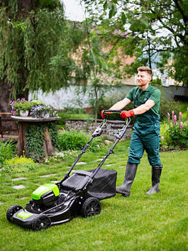 Grass Care Service: Maintaining Your Environment-friendly Area Pristine