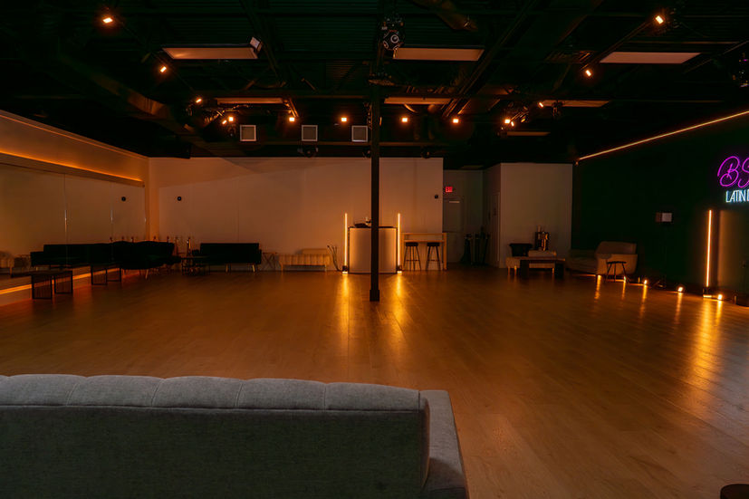 Modern and elegant studio rental in Orlando with customizable RGB lighting. Spacious event venue for up to 100 guests—perfect for parties, photoshoots, workshops, yoga and dance classes, and private events. Conveniently located near Fern Park, Altamonte Springs, Casselberry, and Maitland.