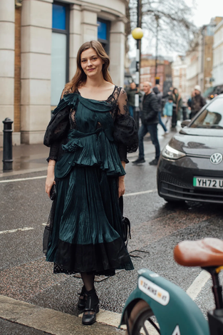 Summer Dress Trends and the Rise of Soft Expressive Dressing: How Fashion Is Moving Beyond Viral Uniformity Into Personal Styling Culture