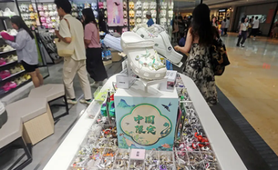 Fashion: Too Cool for That: Teens Ditching Staples in Style