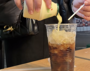 Convenience Mixology Culture: Korean Ice-Cup Drinks Becoming Viral DIY Beverage Rituals