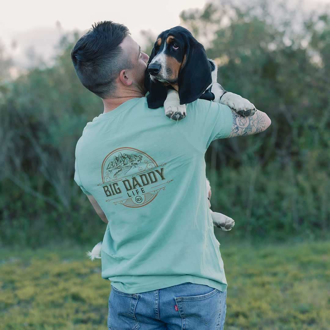 Experience the peaks and valleys of every outdoor adventure with this ultra-comfortable, lightweight short-sleeve shirt