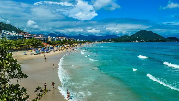 1024px-praia_grande_ubatuba_04.webp