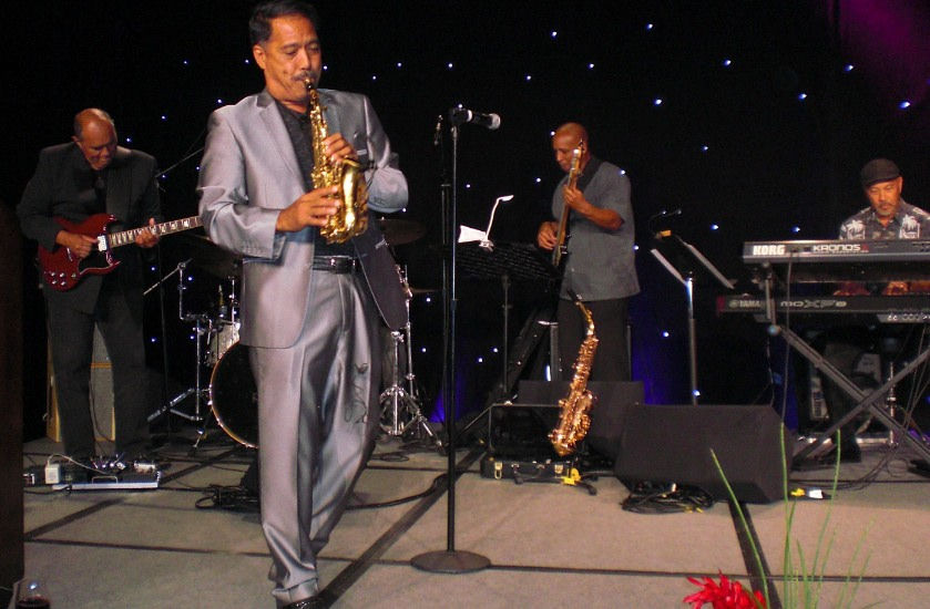Michael Paulo and friends closed out the program. At right is Kimo Cornwell of Hiroshima.