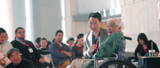 Grace Lee Boggs with MSNBC’s Richard Lui at the 2013 V3con at the Japanese American National Museum in 2013.
