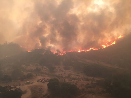 サンタクラリタ山火事: 一部地域で避難命令解除