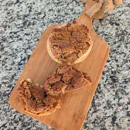 A fall favorite, this mini apple pie is the perfect handheld option for a quick bite, packed full of warm flavors like nutmeg and cinnamon. Crafted with care and completely dairy-free, it’s an accessible treat everyone can enjoy. Whether you’re craving a cozy snack or a seasonal dessert, our mini apple crumble pie delivers irresistible taste in every bite.