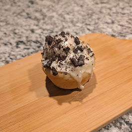 Discover the Midnight Delight Cinnamon Roll, where our dairy-free expertise brings a decadent twist on our classic cinnamon roll. Each roll is filled with crunchy sandwich cookies and crowned with their creamy filling transformed into a luscious frosting. Be prepared NOT to share this one—it’s that irresistible! Enjoy a unique flavor experience that truly embodies our commitment to accessible, delicious baked goods.