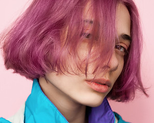 Cheveux courts Violet mode