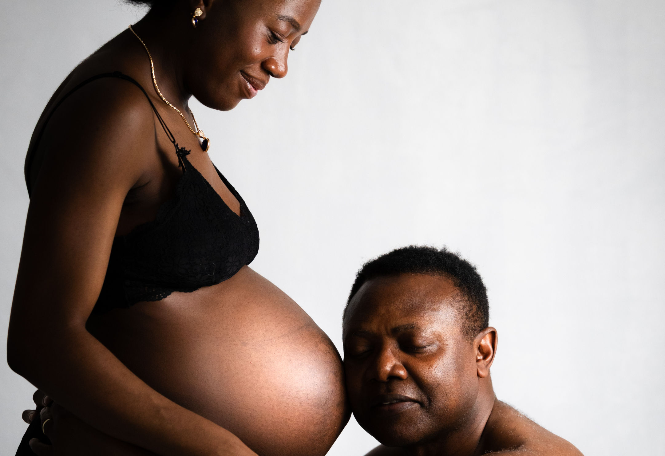 Séance photos maternité en studio à Québec