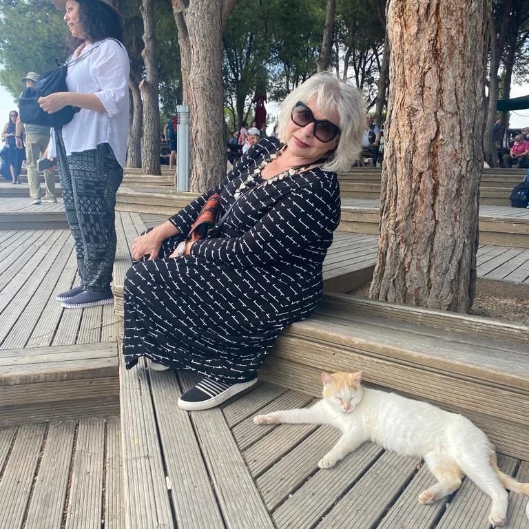 Our beloved Kathianne❤️ lounging with a new friend😻