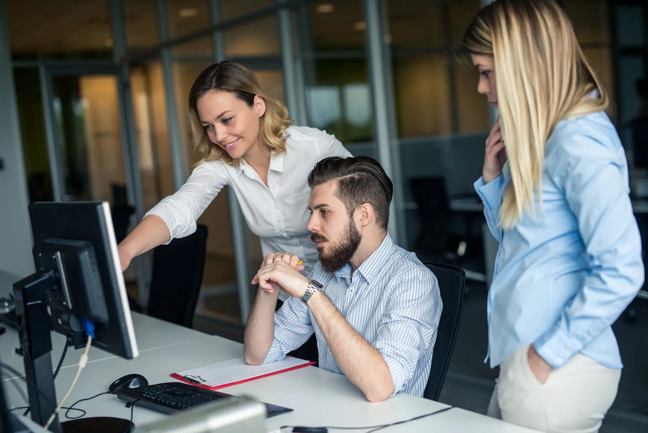 office-workers-computer-getty-6217.webp