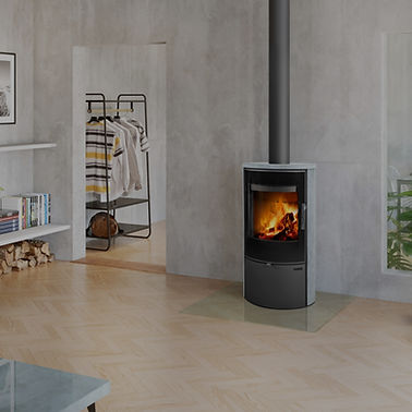 Täljstenskamin installerad i modern miljö