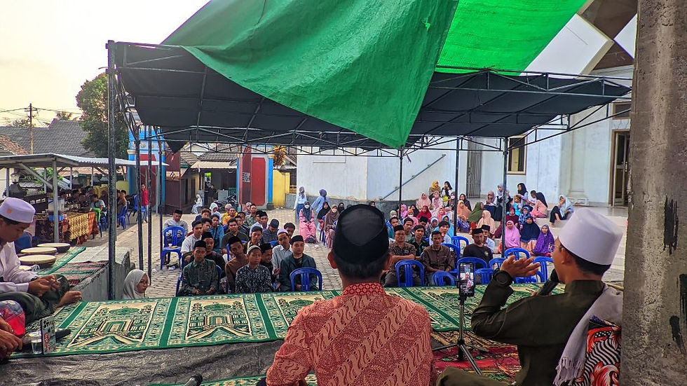 Photo : Tuan Guru Ahmad Dhani saat mengisi pengajian di dusun Nenggung desa Masbagik Selatan kecamatan Masbagik.