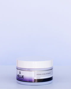 Nuestra crema Hydra Intensive está formulada para recuperar la salud y lozanía de la piel, creando una película protectora que retiene la humedad natural. Con el poder del ácido hialurónico como su principio activo, esta crema proporciona una hidratación intensa y duradera, mejorando la apariencia y textura de tu piel.
Recupera la salud y lozanía de la piel al formar una película protectora que retiene la humedad natural, gracias a su alto contenido de ácido hialurónico. Este principio activo proporciona una hidratación intensa, mejorando la apariencia de las líneas finas y arrugas y dejando la piel suave, firme y rejuvenecida.