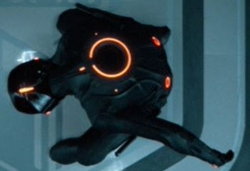 Tron Rinzler top crouching.JPG