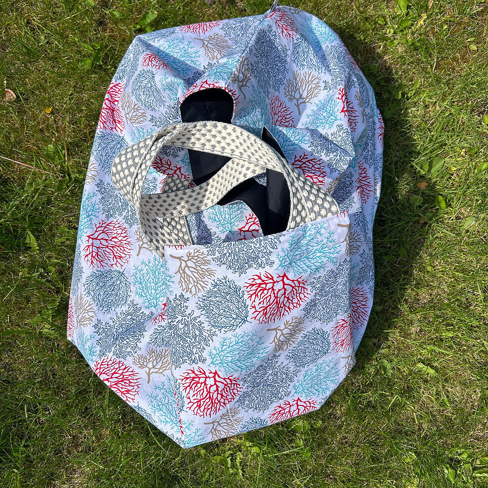 Thumbnail: Multicolour coral print maxi beach bag with grey dotted handles on grass