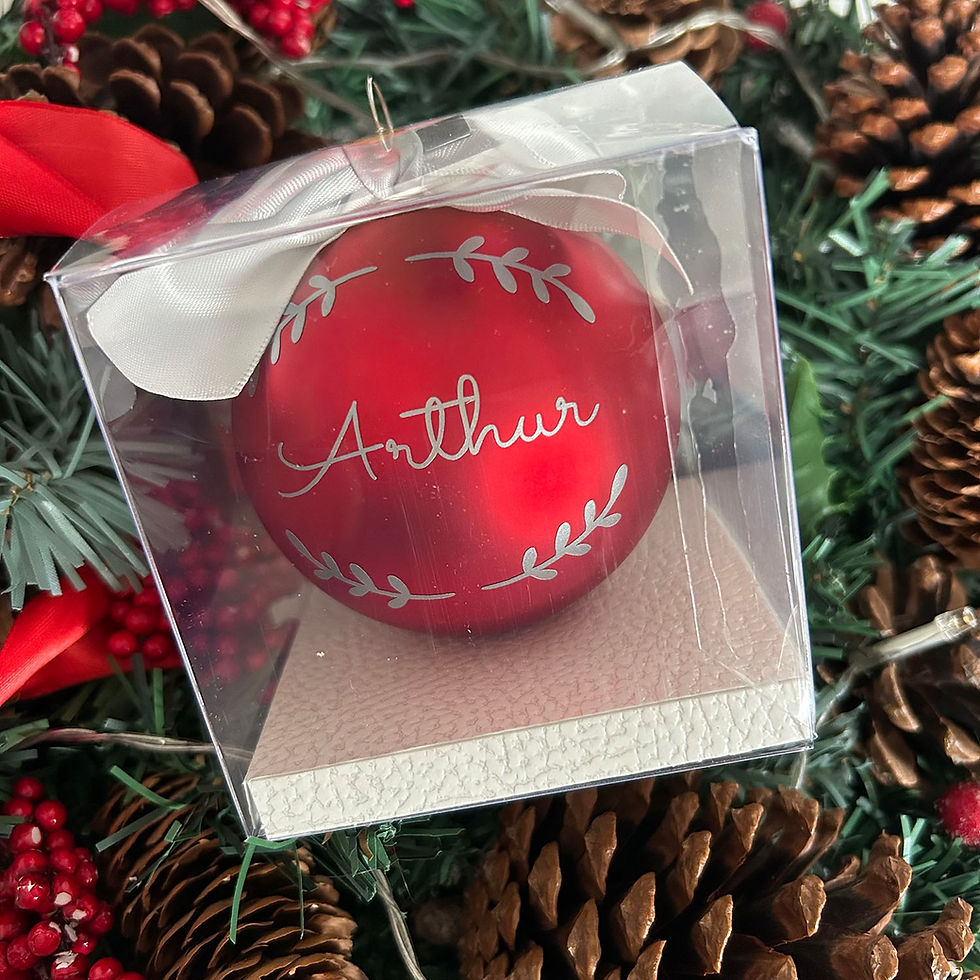 Thumbnail: Personalised red matt glass Christmas bauble in clear gift box — name Arthur — Petiotes London