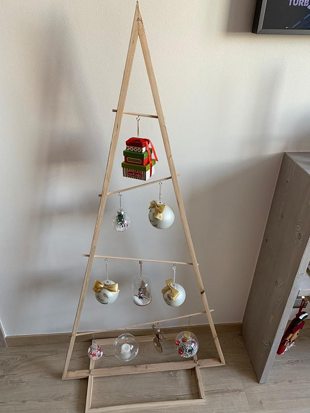 Modern wooden Christmas tree with hanging baubles — creative minimalist decoration idea for small spaces.