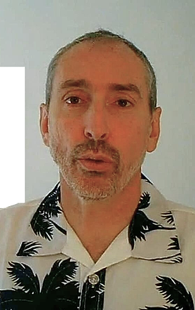 Moi en conférence retouché désaturé3.png