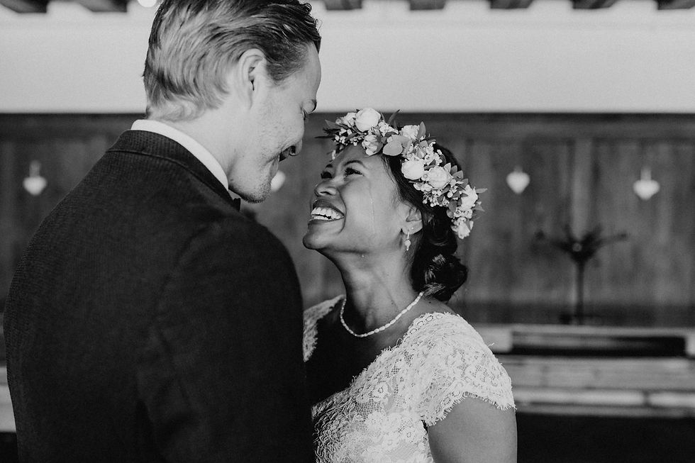 first-look-hochzeitsfotografie-brautpaar-hochzeitstag-trauung