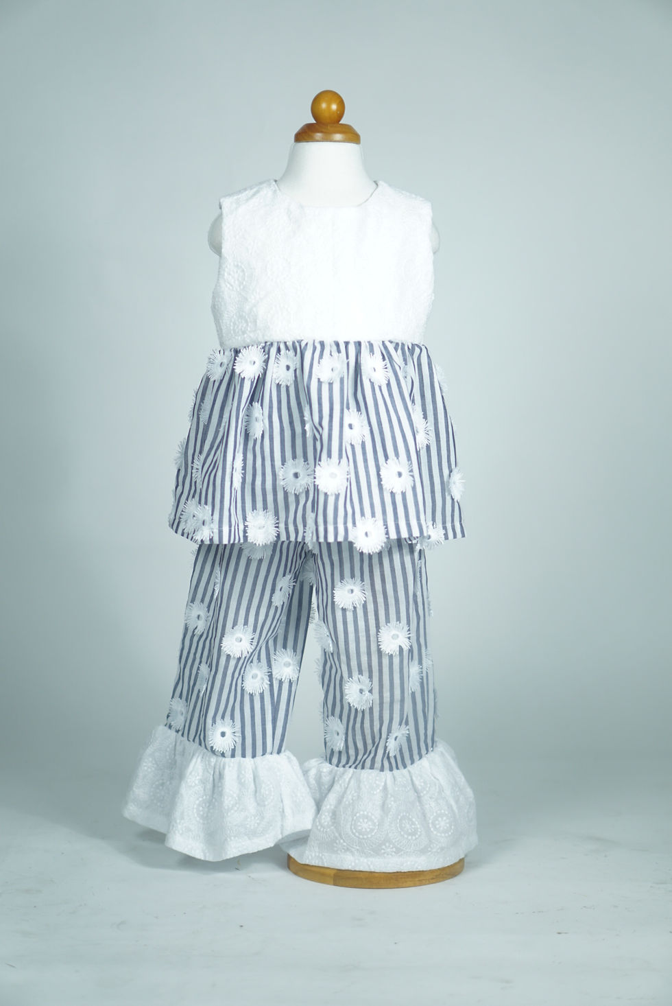 Daisy apparel for girl front view