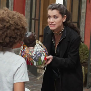 Abajur de Bárbara em ‘Um Lugar ao Sol’ é um dos objetos mais comuns nas novelas da Globo