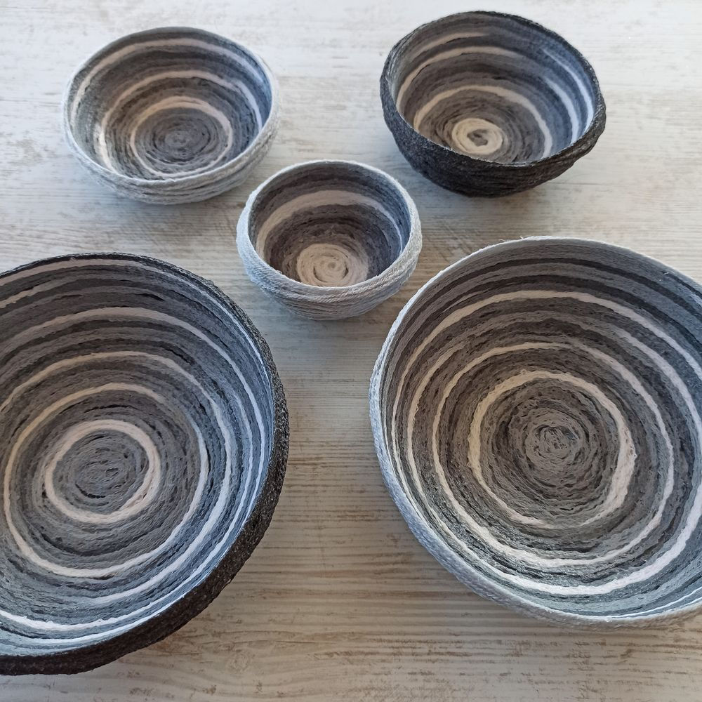 Vide-poches gris et blanc fait main et écoresponsable