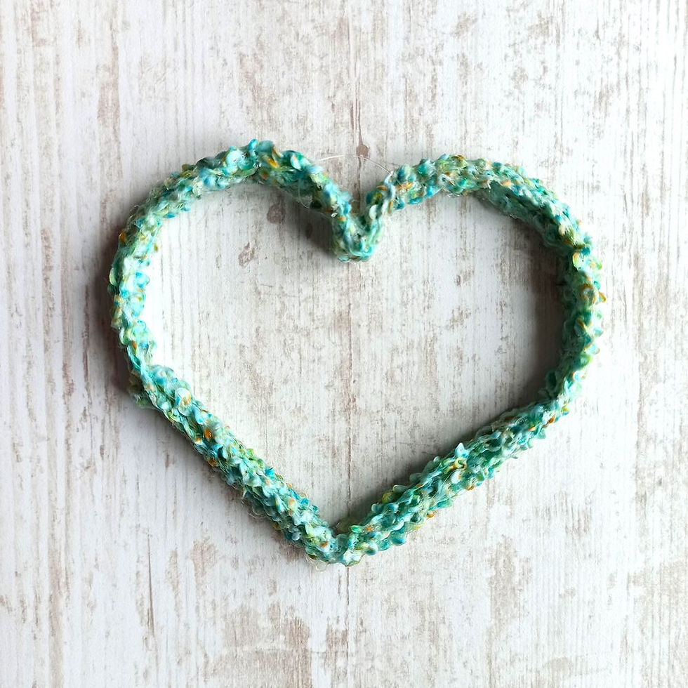 Miniature : Joli coeur vert en laine