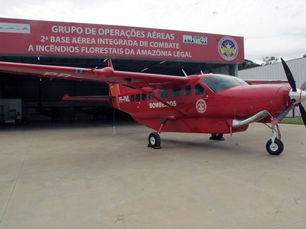 Corpo de Bombeiros Militar faz treinamento aéreo contra incêndios