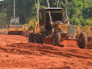 Zona rural recebe trabalhos da Prefeitura de Vilhena com máquinas da Semosp