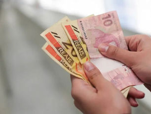 FGV: Quase 30% da população recebia menos de R$ 500 por mês em 2021