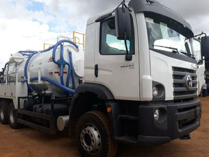 Secretaria Municipal de Obras recebe caminhão desentupidor de galerias