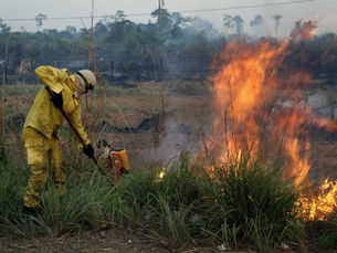 Combate às queimadas é intensificado em Cerejeiras e Pimenteiras