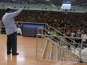 MPF quer que pastor pague indenização por prometer cura da covid-19