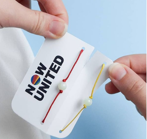 Miniatura: Cartela com 2 pulseiras melhores amigos NOW UNITED Brilha no Escuro