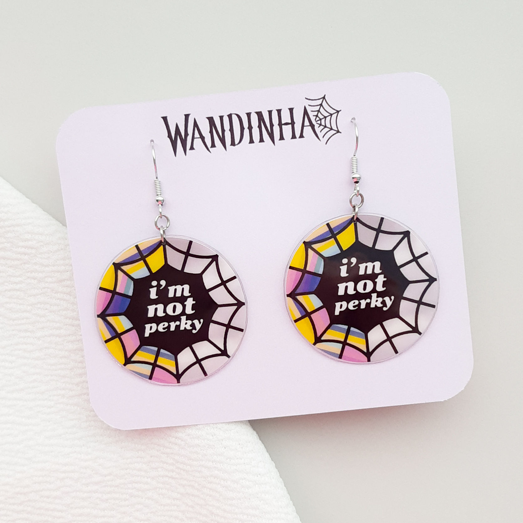 Brincos not perky wandinha BijuxPOP