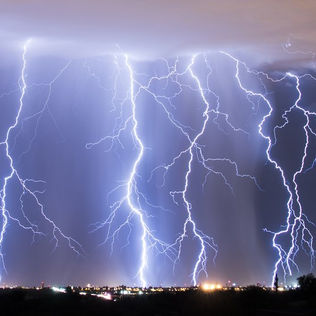 ¿Rayo, relámpago o trueno? Lo que sí debes saber para protegerte durante tormentas eléctricas