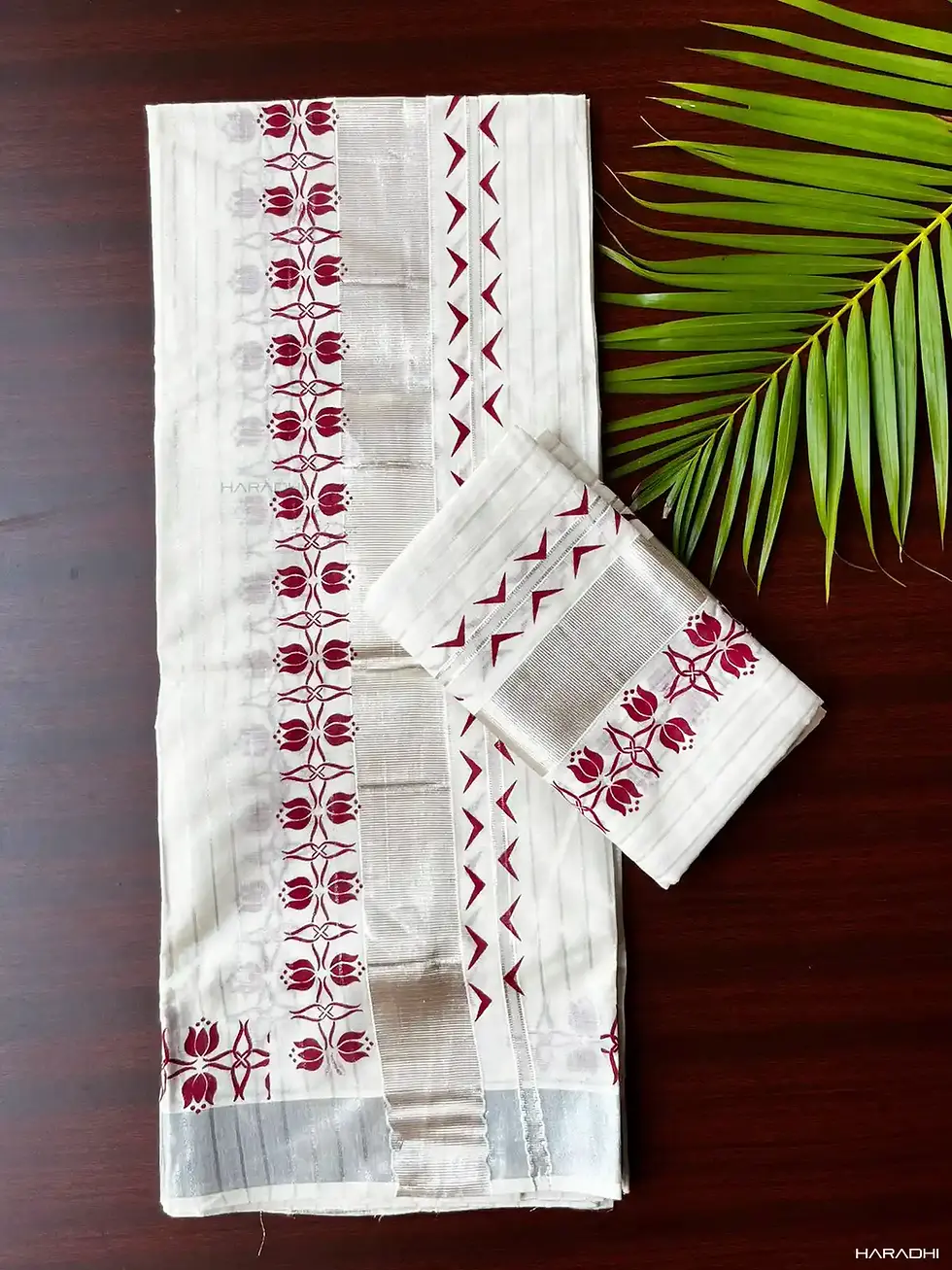Thumbnail: Maroon Jalakaragka Premium Silver Stripe Kasavu Cotton Handloom Setmundu