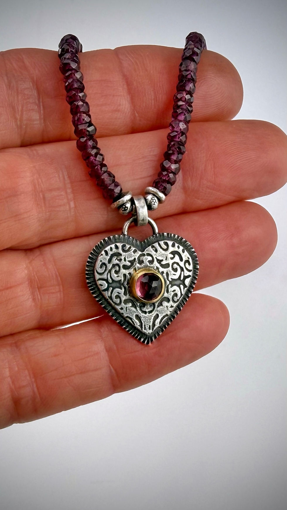 Thumbnail: Heart of Garnets