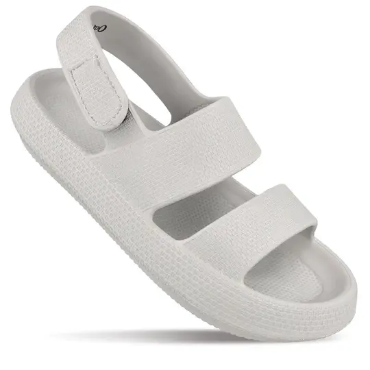 Comfortable and lightweight men’s flip-flops in vibrant colors