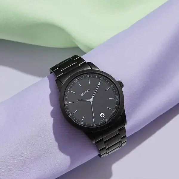 Titan Minimals Quartz Analog with Date Black Dial Black Metal Strap